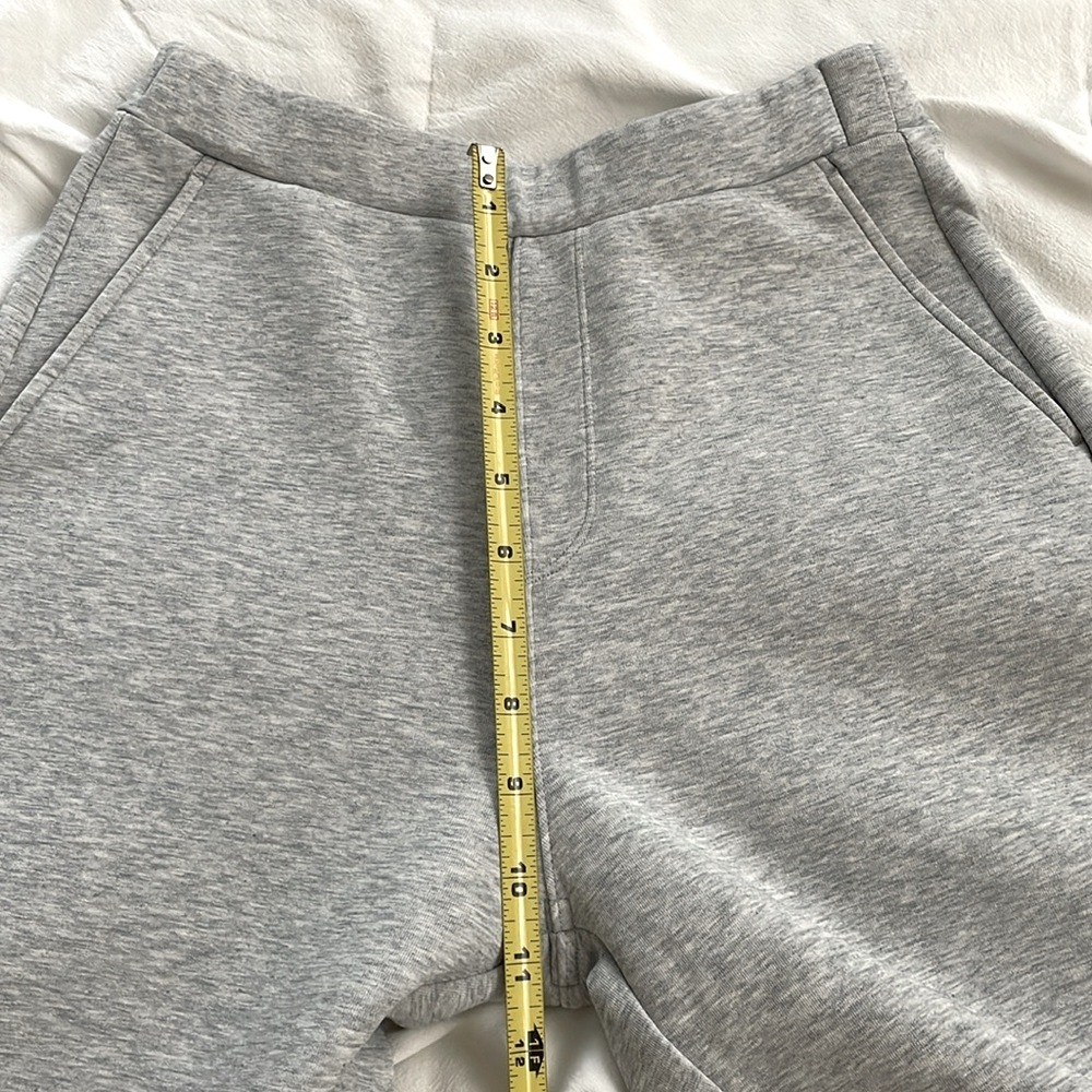 EUC Uniqlo Ballon Sweat Pants - Picture 14 of 16